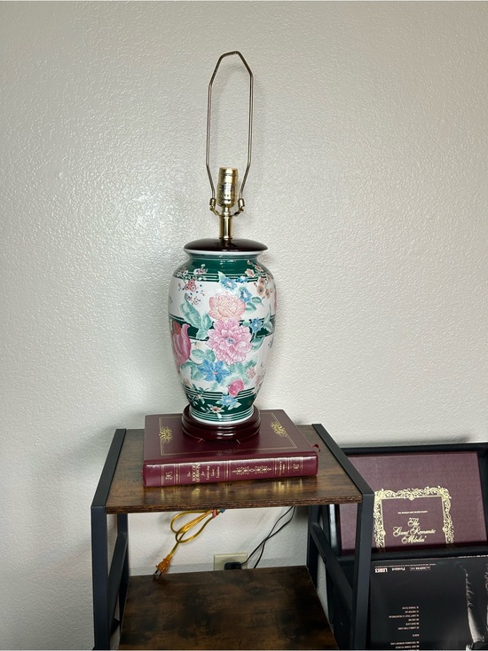 Famille rose Other - Antique Chinese Famille Rose Porcelain 18" Vase Lamp